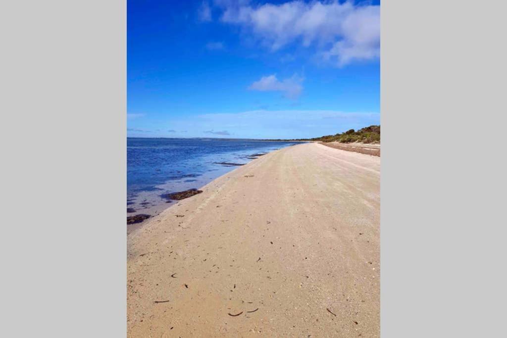 Leeward 'Tranquil Beachfront' Kingscote Exterior photo